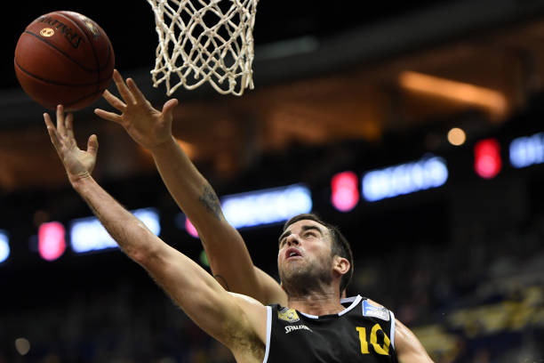 她可以与团 她可以与团