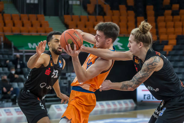 对手的防守 对手的防守